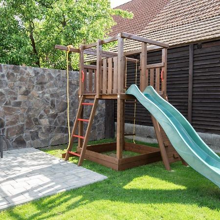 Rodinne Apartmany Alex & Gregor Bešeňová المظهر الخارجي الصورة